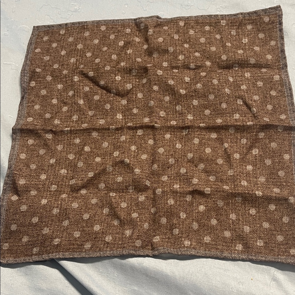 Brown Polka Dot Throw Blanket - Cozy Decorative Accent